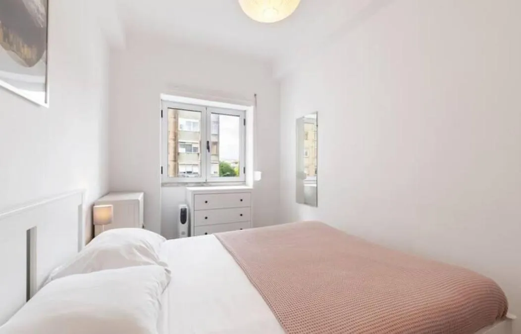 Beautiful 1 Bedroom Apartment Near Benfica Лиссабон 0*,  Португалия
